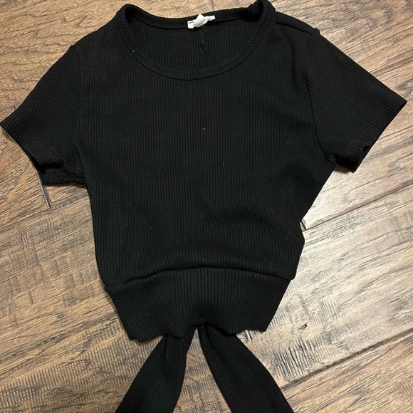 garage tie-back tee - Picture 2 of 3